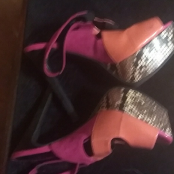 Stilletos - Picture 3 of 3